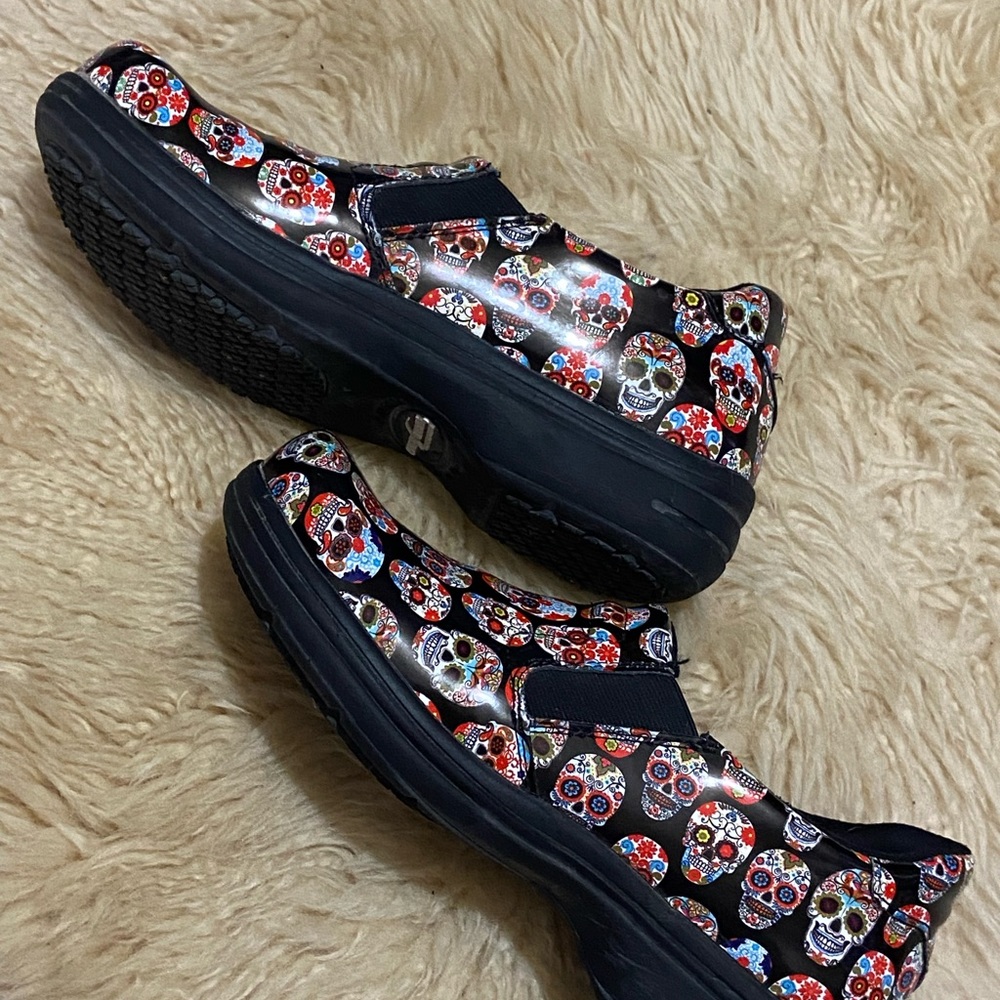 Easy Street clogs - Picture 2 of 5